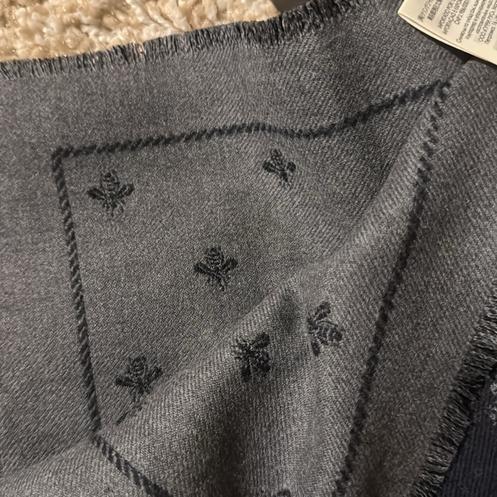 Gucci double sided scarf
NWT and box - Picture 6 of 7